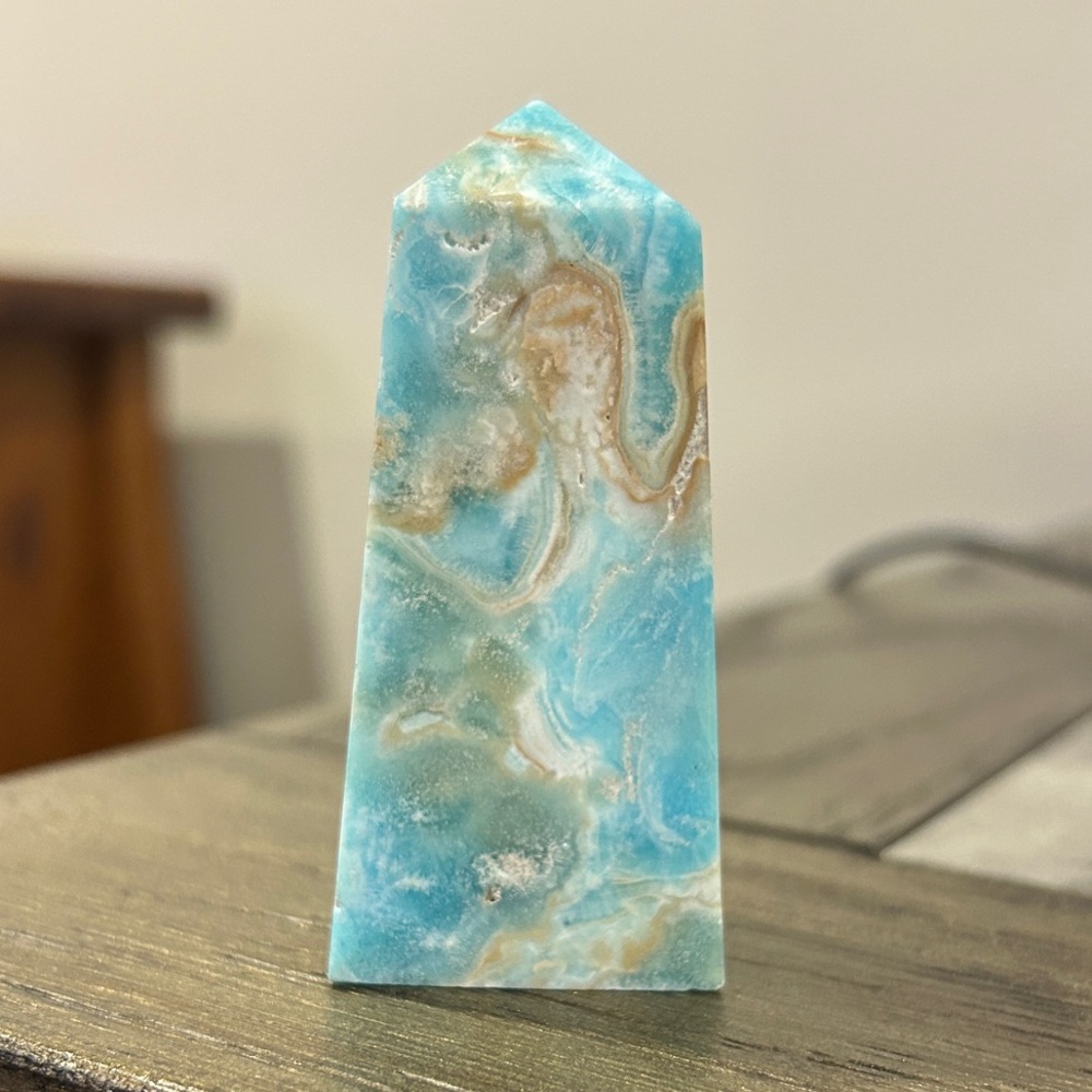 Caribbean calcite / Blue Aragonite crystal Obelisk - resembles the ocean - Picture 1 of 9